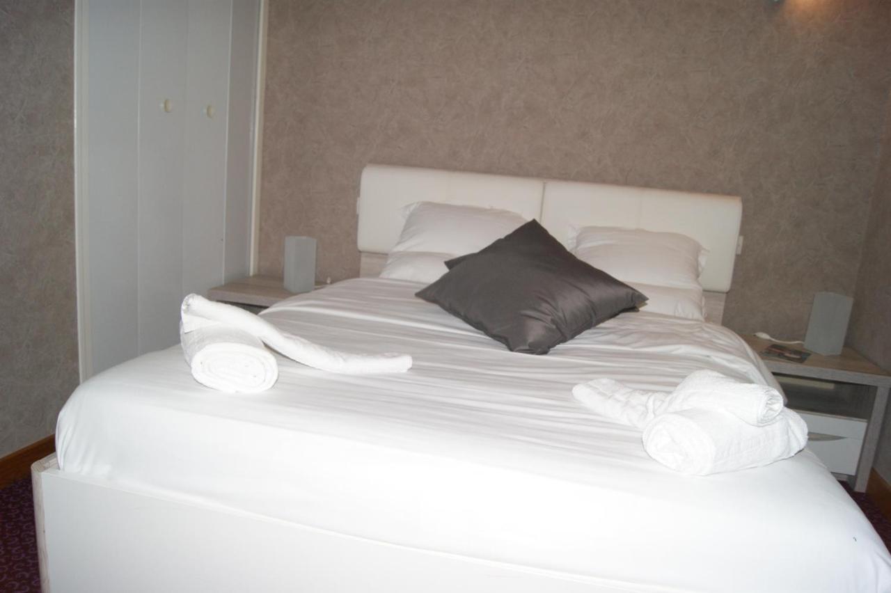 Relais Du Prieure Hotell Le Magny  Exteriör bild